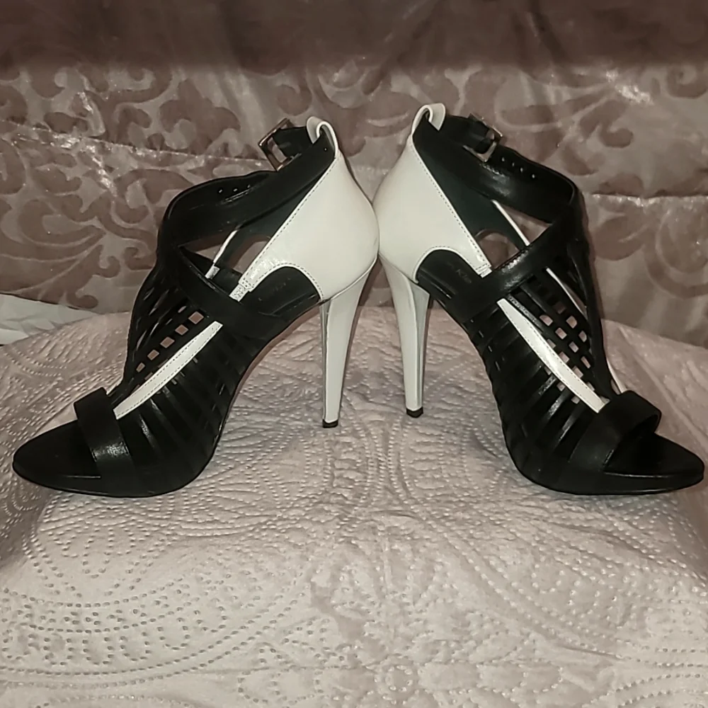 Calvin Klein Heels size 7 - Picture 3 of 6